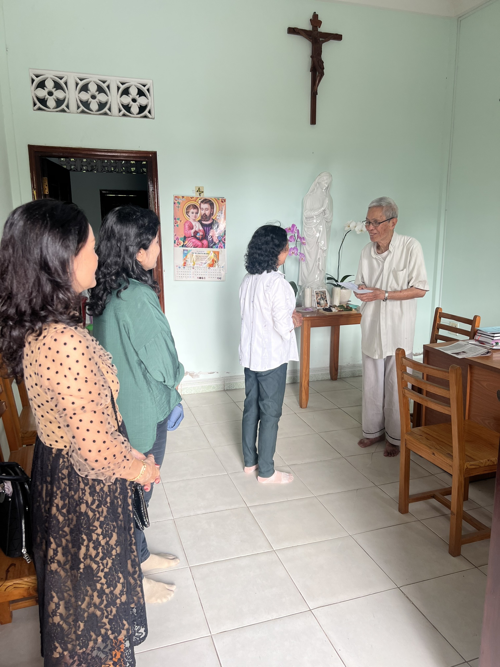 Giáo khu Đức Mẹ Lên Trời (Khu 4) thăm quý cha nhà hưu dưỡng